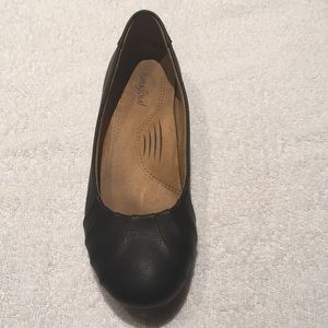 Natural Soul Black Flats